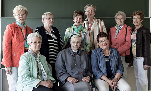 Gemeinsamer Besuch der Gesundheits- und Krankenpflegeschule am St. Josefs-Hospital Cloppenburg nach 50 Jahren: (ohne Reihenfolge) Schwester M. Anastasia, Klara Maas, Martha Wessels, Angelika Westerwalbesloh, Maria Grote, Ursula Mählmann, Thekla Stoppe, M